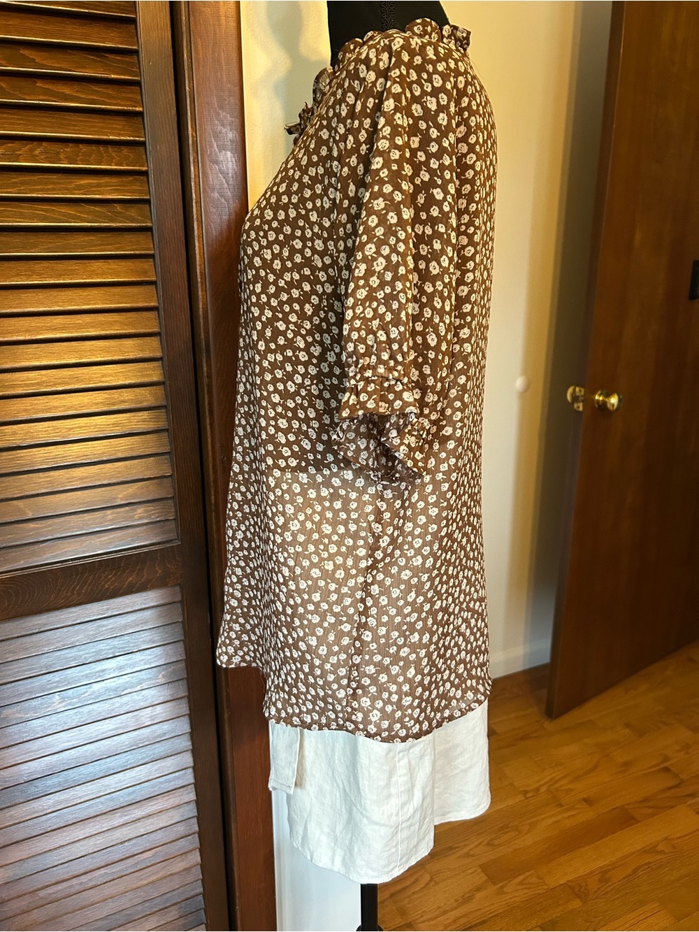 Sheer Brown Floral Button-Front Blouse - Picture 4 of 6